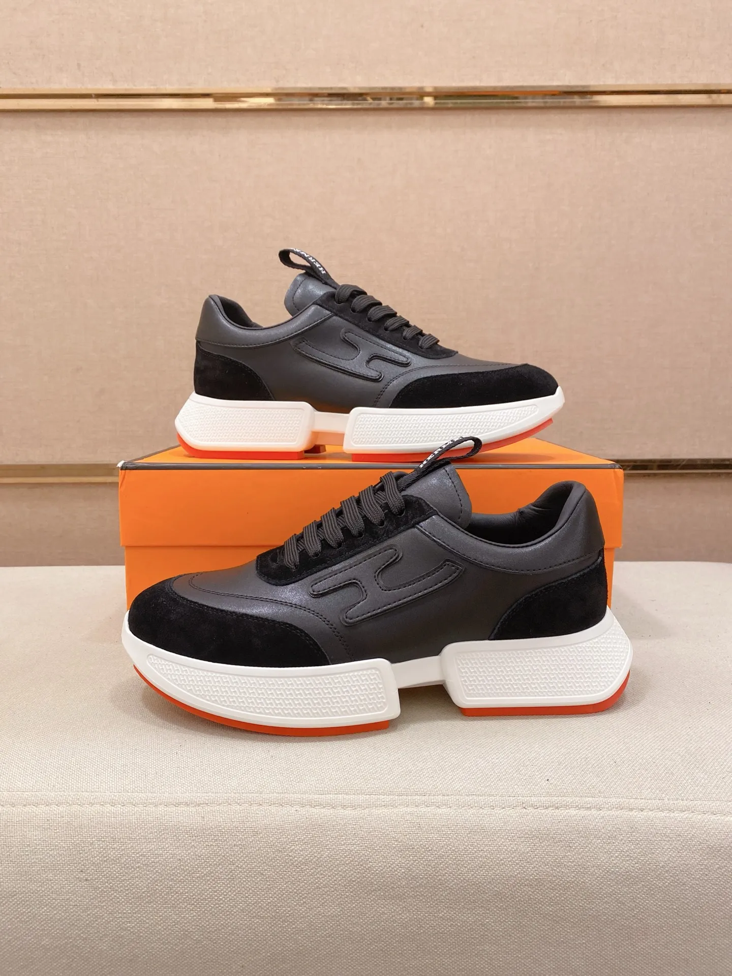 Men's clothing and shoes💰: 480💰《HERMES》【Classic original order·Version】Hermès; top 🔝purchasing agent🔍🔍men's latest 🇺🇸 counter sales simultaneously, imported from Italy original ▲▲cowhide ▲▲ (high-end, nobility, class) ) Exquisite workmanship (Italian 🇮🇹 imported water-dyed 🐂 cowhide lining) sole: original sole provided by the original factory, ⚠️exclusive double-layer activity·TPR·rubber·combined molded outsole; super comfortable·wear-resistant·non-slip·environmental protection The real thing is more beautiful if you take the real thing (high quality, follow the order). You can enter and exit the counter at will * Number of yards: 38-44 (45 can be customized and cannot be returned or exchanged)